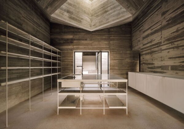 Betonvilla an der Algarve von Pedro Domingos