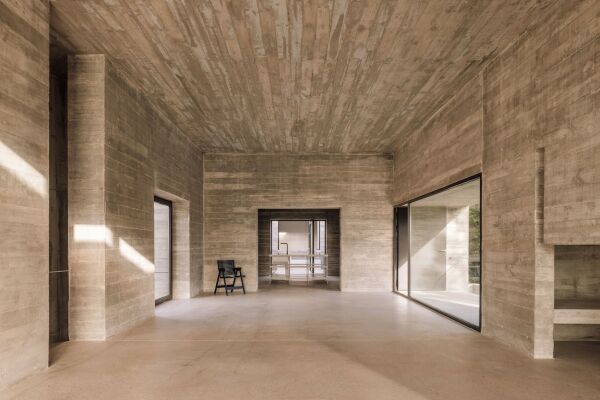 Betonvilla an der Algarve von Pedro Domingos