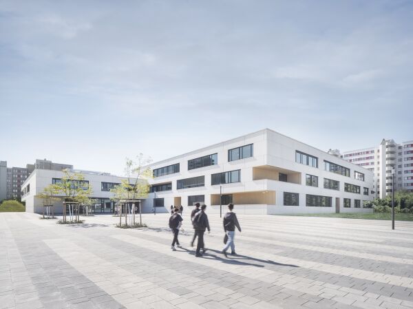Gymnasium in Berlin von huber staudt architekten