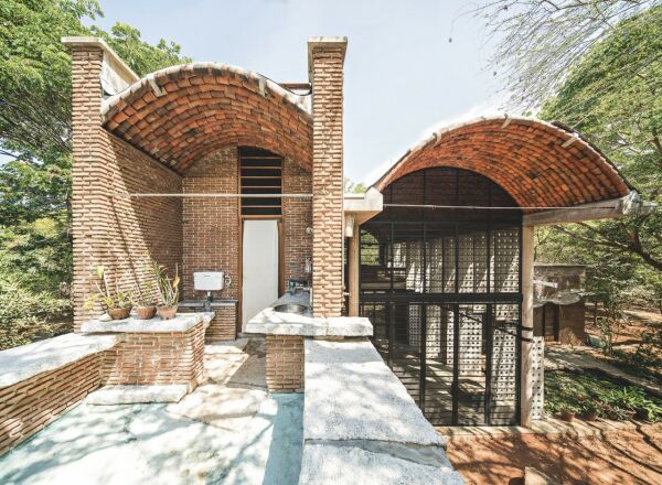 Wohnhaus Wall House, Anupama Kundoo Architects, Auroville 2000