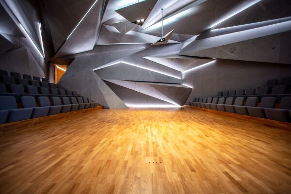 Konzertsaal im Haus Marteau von Peter Haimerl . Architektur, Lichtenberg