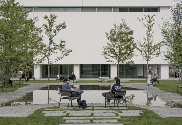 Platzgestaltung am Kulturpalast von A-A Collective