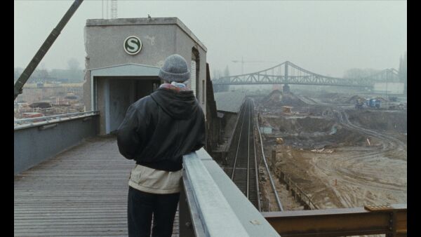 Filmstill: Lichter aus dem Hintergrund