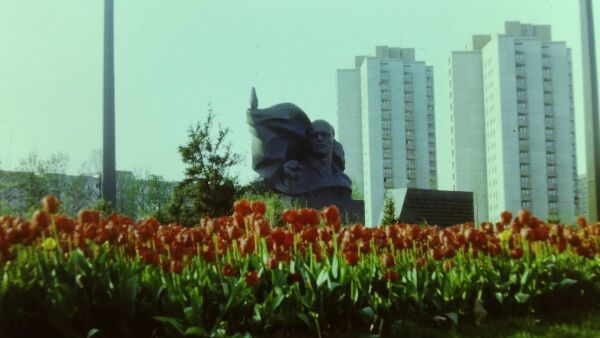 Kopf Faust Fahne � Perspektiven auf das Th�lmann-Denkmal, Betina Kuntzsch, DE 2021