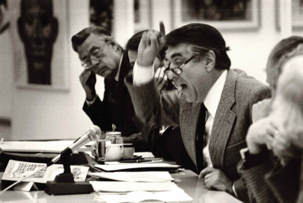 Wiens spterer Brgermeister Helmut Zilk (SP) auf einer Veranstaltung in der Wiener Secession zum Neubau am Ballhausplatz im April 1980