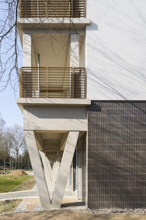 Umgebautes Wohnhochhaus in Lbeck von ppp architekten + stadtplaner