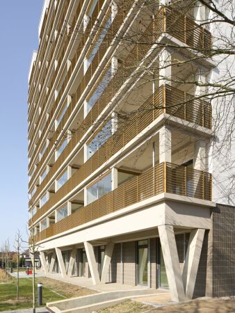 Umgebautes Wohnhochhaus in Lbeck von ppp architekten + stadtplaner