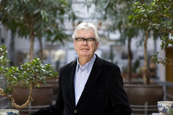 Terry Farrell (19382025)