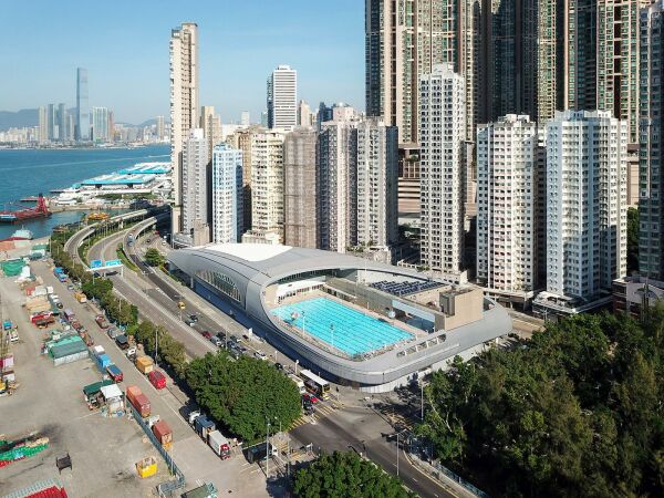 Kennedy Town Swimming Pool in Hongkong (2018), Wpcpey, CC BY-SA 4.0, via Wikimedia Commons