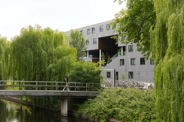 Studierendenwohnheim in Delft von Studioninedots