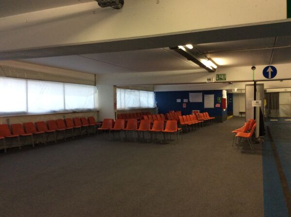 Wien Hauptbahnhof 2015, Raum fr Geflchtete, aus der Serie: Warterume von Sabine Bitter & Helmut Weber