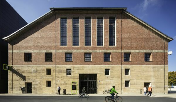 Preistrger Kategorie 2 (Bestandsbau 190045): Gasteig HP8 Isarphilharmonie in Mnchen von gmp Architekten und realgrn Landschaftsarchitekten. Bauherrschaft: Gasteig Mnchen
