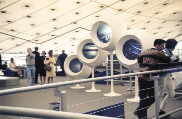 Ausstellungsbesucher im deutschen Pavillon, Expo Montreal