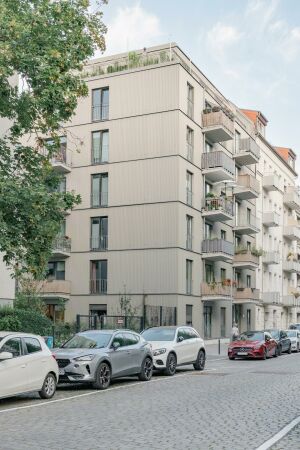 Einer von vier Standorten: Eckhaus mit Laubengangerschlieung an der Pintschstrae