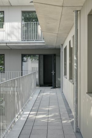 Eckhaus mit Laubengangerschlieung an der Pintschstrae