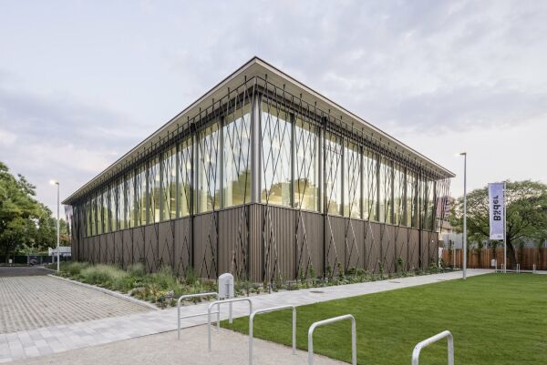 Schwimmbaderweiterung in Wien von illiz architektur