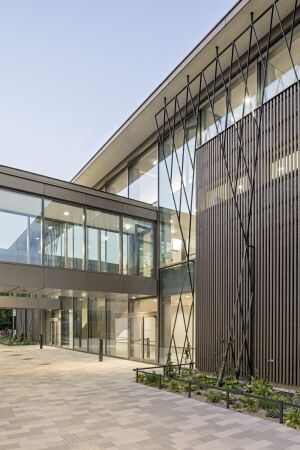 Schwimmbaderweiterung in Wien von illiz architektur