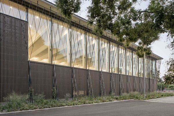 Schwimmbaderweiterung in Wien von illiz architektur