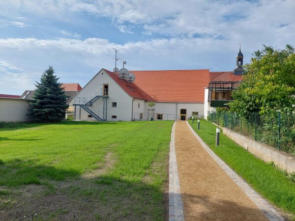 Blick von Norden auf die umgebaute Scheune