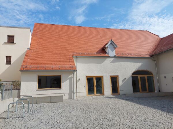 Platz vor dem neuen Eingang zur Scheune