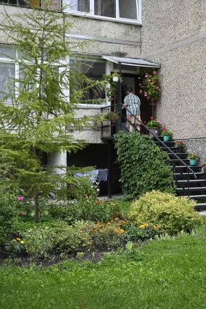 Viele Bewohner*innen von Visaginas kmmern sich um die Grnflchen vor ihren Husern.