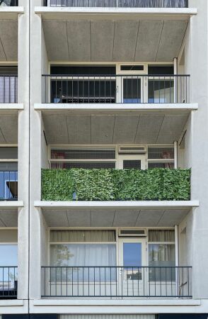 Neustadt in den Niederlanden: Balkone in Spijkenisse bei Rotterdam