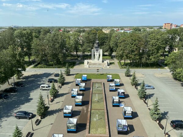 Neustadt in Estland: Das Arbeiterdenkmal Ehre der Arbeit in Kohtla Jrve aus dem Jahr 1967