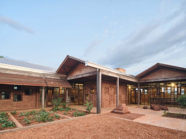 Kindergarten in Kamerun von Urbanitree