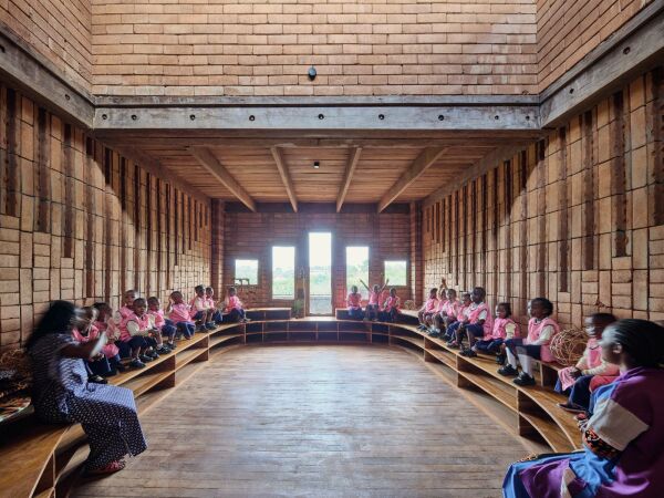 Kindergarten in Kamerun von Urbanitree