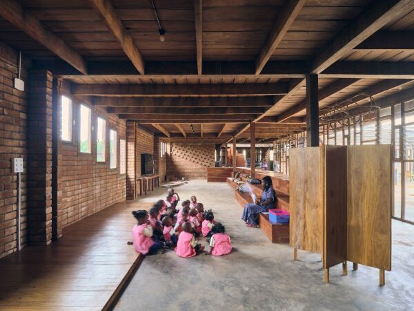 Kindergarten in Kamerun von Urbanitree