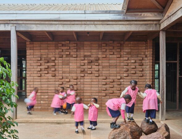 Kindergarten in Kamerun von Urbanitree