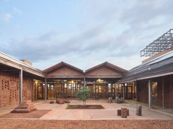 Kindergarten in Kamerun von Urbanitree