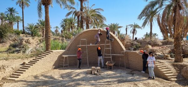 Locale Scale Award: Esfahk Mud Center (Esfahk) mit dem Beitrag Adobe Vault im Iran