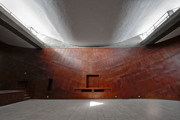 Innenansicht des Versammlungssaals im zweiten Stock in Richtung Norden.