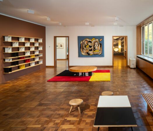 Haus Lange: Bcherregal Nuage, Rekonstruktion von Cassina; Hocker Tabouret Berger  Cassina iMaestri Collection