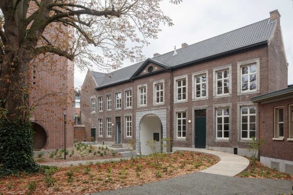 Umbau von Bovenbouw und David Kohn Architects in Hasselt