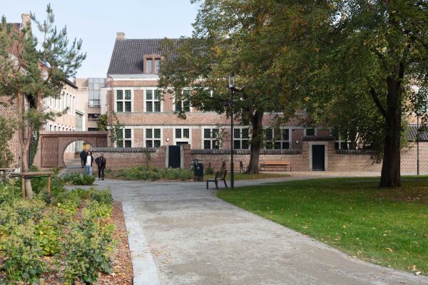 Umbau von Bovenbouw und David Kohn Architects in Hasselt