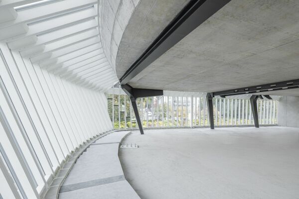 Brohaus mit Fahrradgarage in Zrich