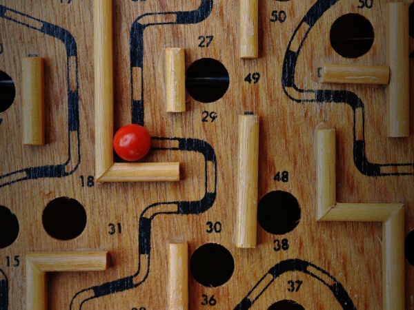 Ein Labyrinth-Murmelspiel dient dem BDA dieses Jahr als symbolisches Bild fr die schwierigen Ausbalancierungsprozesse im Planen und Bauen.