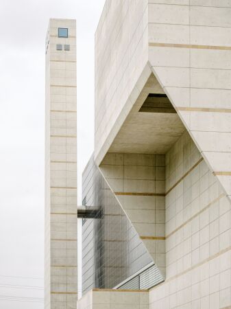 Mllverwertungsanlage und PV-Kraftwerk in Zuchwil von Penzel Valier