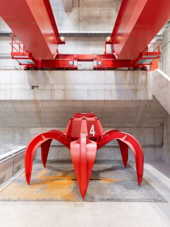 Mllverwertungsanlage und PV-Kraftwerk in Zuchwil von Penzel Valier