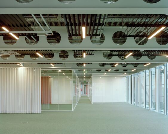 Medienzentrum in Brssel von Bruther und Baukunst