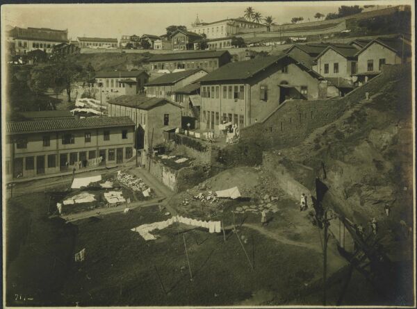 Augusto Malta: Morro do Castelo, Rio de Janeiro, 30. Juli 1921, Fotografie, Silbergelatine-Druck, 17 x 23 cm