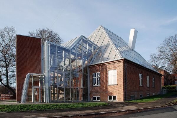 Hejmdal Counselling Centre for Cancer Patients in Aarhus mit Cubo Architects (2009). Foto: Villy Fink Isaksen, CC BY-SA 3.0, via Wikimedia Commons