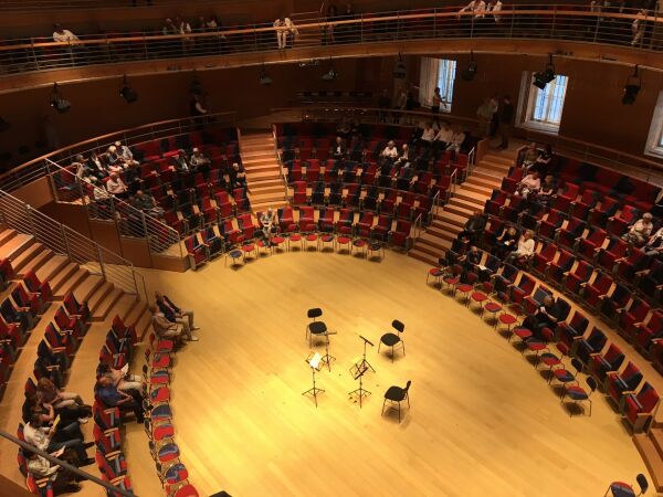 Pierre-Boulez-Saal der Barenboim-Said-Akademie in Berlin mit Yasuhisa Toyota (201417). Foto: Jroepstorff, CC BY-SA 4.0, via Wikimedia Commons