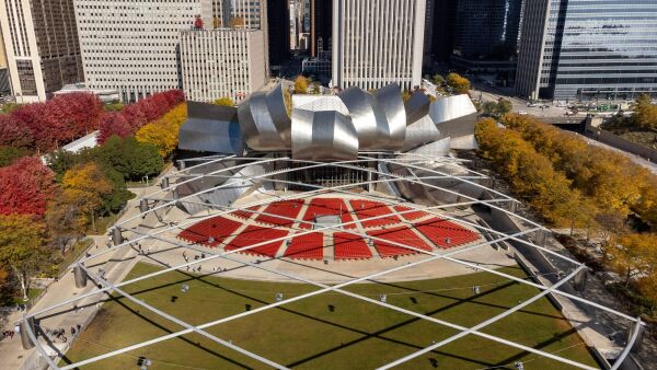 Jay Pritzker Pavilion in Chicago (1999�2004). Foto: Sea Cow, CC BY-SA 4.0, via Wikimedia Commons