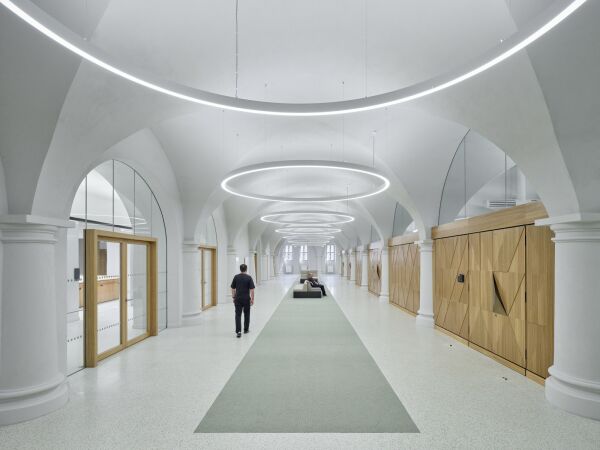 Sonderpreis f�r �ffentliches Bauen in Bestand: Rathaus Frankfurt Oder von ff-Architekten Feldhusen Fleckenstein in Zusammenarbeit mit Andreas Schwarz Architekten (beide Berlin)