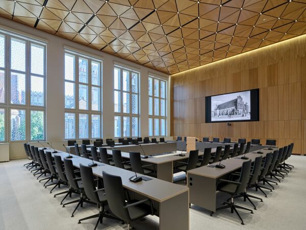Sonderpreis f�r �ffentliches Bauen in Bestand: Rathaus Frankfurt Oder von ff-Architekten Feldhusen Fleckenstein in Zusammenarbeit mit Andreas Schwarz Architekten (beide Berlin)