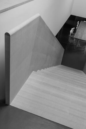 Die Bibliothekstreppe aus unbehandeltem Ahornholz