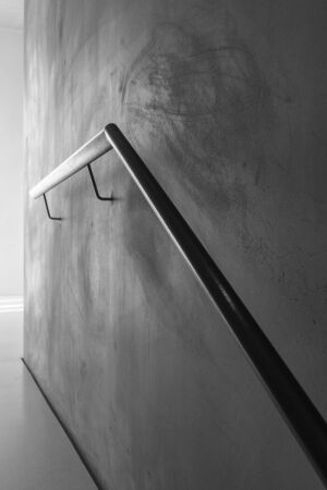 Terrazzob�den, Lehmputzw�nde und die massive M�rteldecke des zweiten Ausstellungsgeschosses